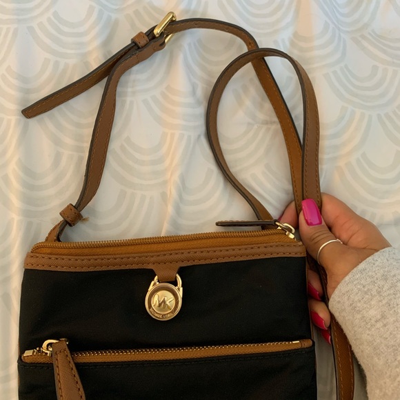 Michael Kors cross body purse - Picture 2 of 4